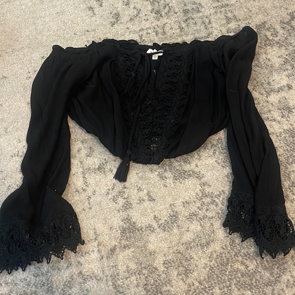 Black long sleeve crop top